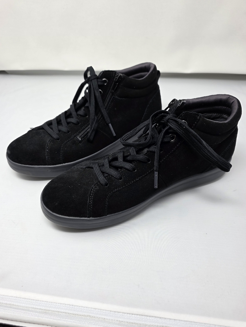 Vionic ROSEMONT 10W Black Suede Mid-Top Sneakers